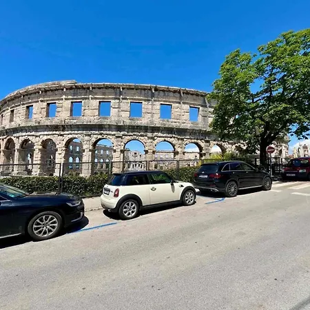 Apartment 150M From Arena Colosseum Pula Exterior photo