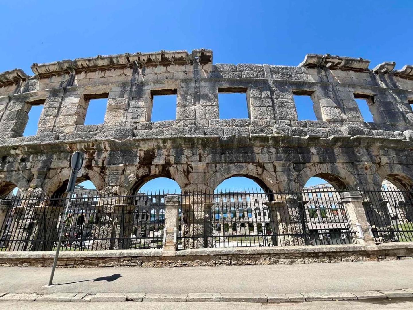 150m From Arena Colosseum Appartement *