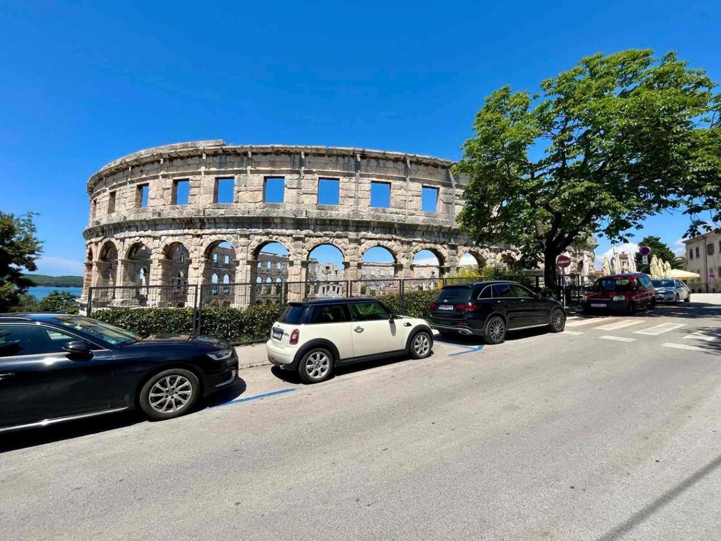 150m From Arena Colosseum Appartement *