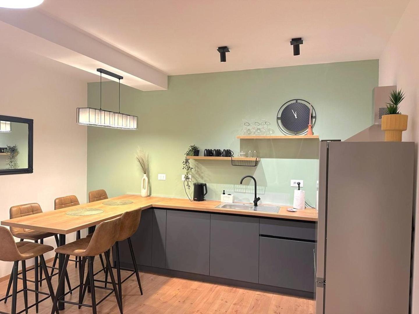 Apartament 150m From Arena Colosseum